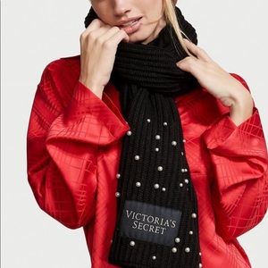 Victoria’s Secret Scarf&Beanie